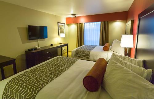 The Kanata Inns Invermere Ideally located in the prime touristic area of Invermere, The Kanata Inns Invermere promises a relaxing and wonderful visit. The hotel offers guests a range of services and amenities designed to provi