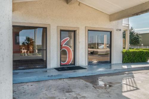 Motel 6-Lancaster, TX - DeSoto - Lancaster