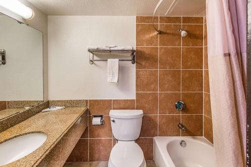Bathroom, Motel 6-Lancaster, TX - DeSoto - Lancaster in Desoto