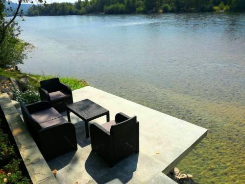 Вид, Riverside Guesthouse in Чапліна