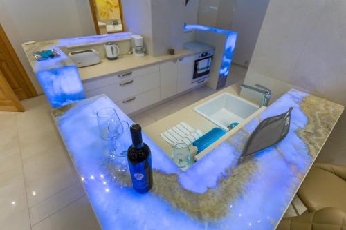 

FamousAli Luxury Suites