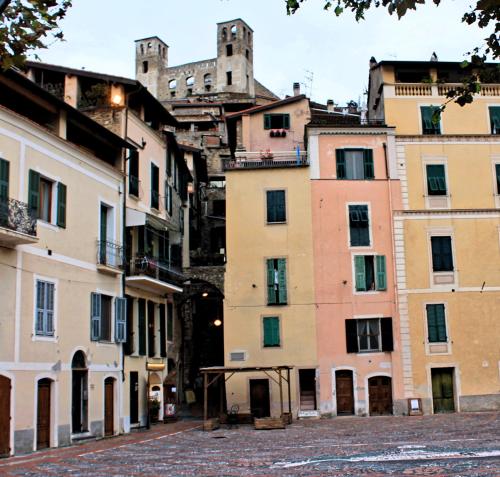 Stecadó Casté - Nel centro storico del paese