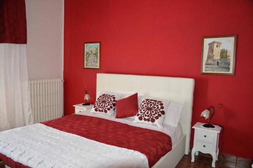 1 queen bed, 1 sofa bed