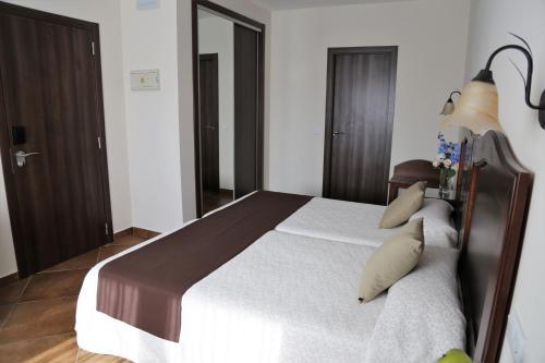 Double Room with Extra Bed with Terrace image 3