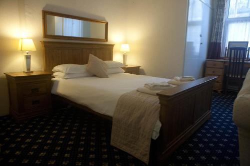 Cavell House Bed and Breakfast in คลีวีดัน