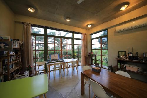 Shared lounge/TV area, Country Living Home Stay near Mukumugi Valley