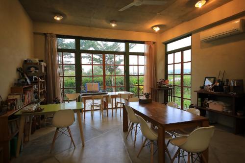 Shared lounge/TV area, Country Living Home Stay near Mukumugi Valley