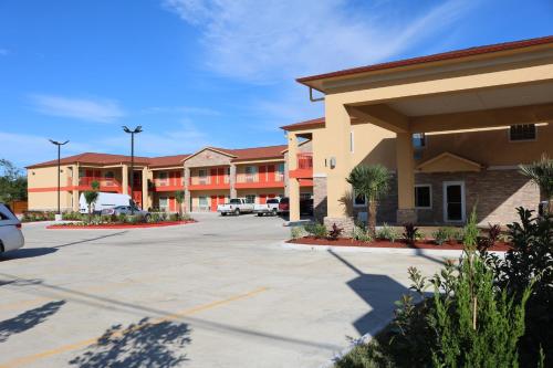 Scottish Inn & Suites - IAH Airport