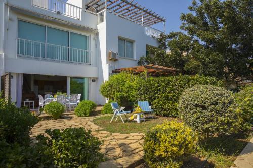 Protaras Beachfront Sirina Lina Suite - image 5