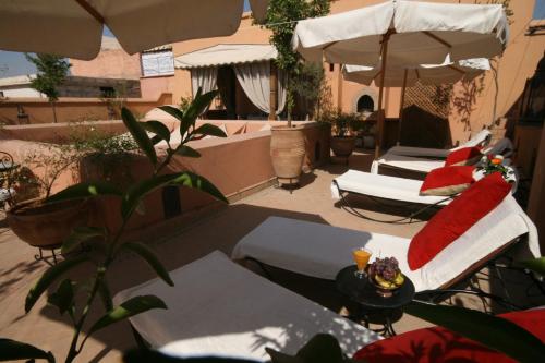 Riad Smara - Tap to explore photos