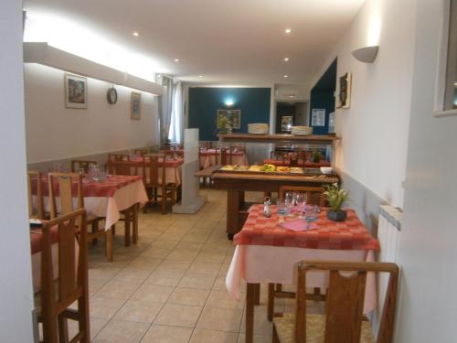 Hotel Restaurant De La Roche 4