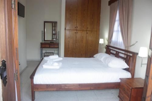 1 queen bed