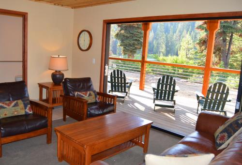 . Montecito Sequoia Lodge