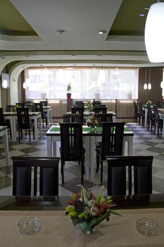 restavracija, Garni Hotel Tri O in Dragoslava Srejovica