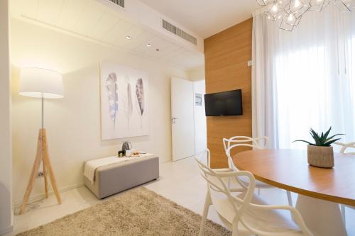 Metropol Ceccarini Suite - image 9