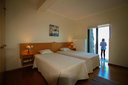 2 bedrooms, 4 beds