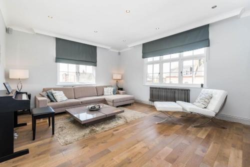 Spectacularly Stylish 2 Bed Flat Heart Of Fulham, Fulham, London