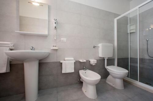 Hotel Anny Room Type - Quadruple Room with Balcony