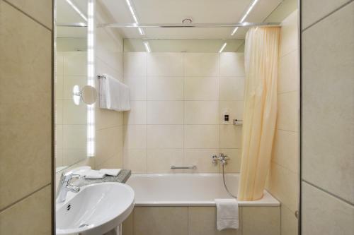 Economy Double Room image 5