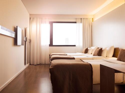 3 twin beds