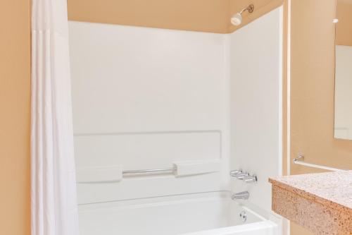 Americas Best Value Inn Aiken Room Type - King Room - Non-Smoking