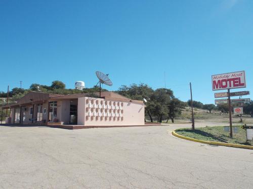 Holiday Host Motel - image 14