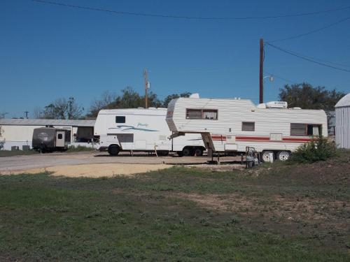 Holiday Host Motel - image 10