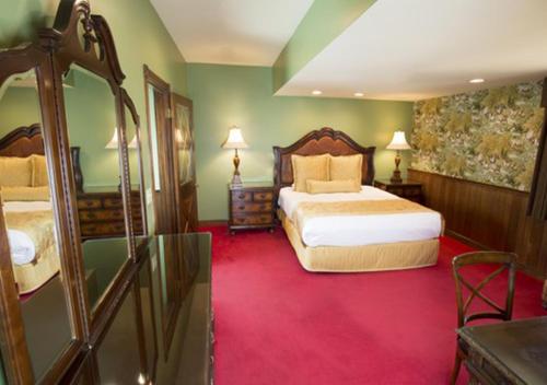 117732587 Madonna Inn