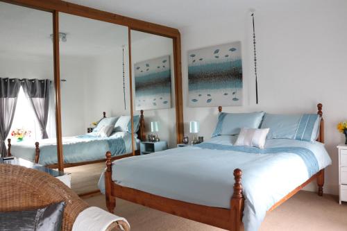 Bunny Meadows Holiday Farmhouse near Carmarthen & Pembrokeshire in Llangynog