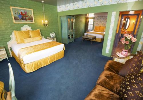 117734328 Madonna Inn