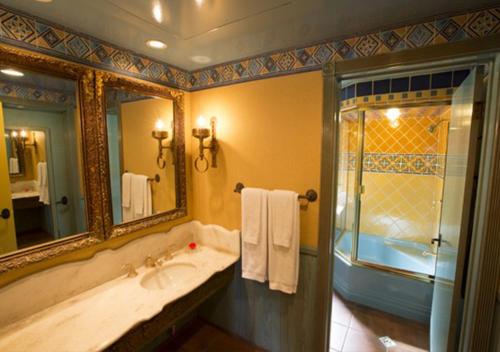 117734372 Madonna Inn