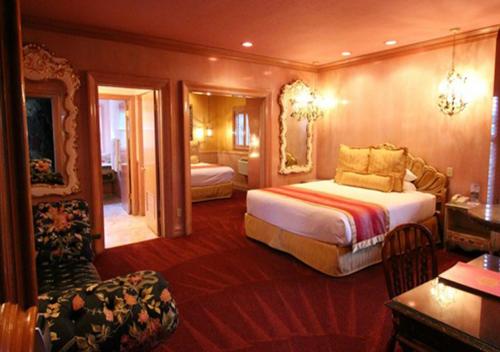 117734496 Madonna Inn