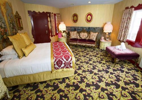 117735180 Madonna Inn