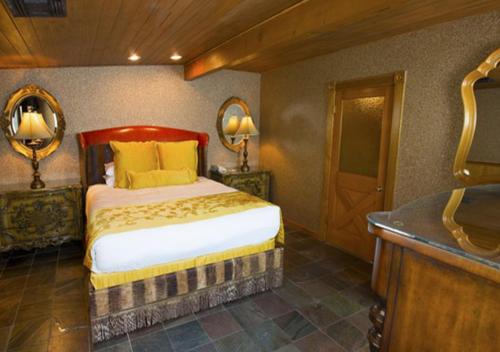117735478 Madonna Inn