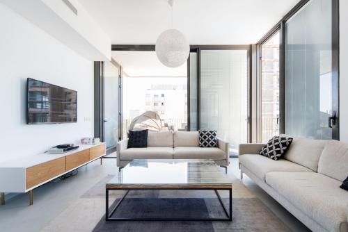 Daniel St. 2Bdms On Beach Next To Royal Beach Hotel