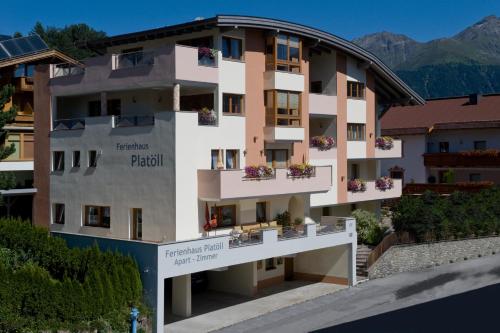  Ferienhaus Platöll, Pension in Serfaus