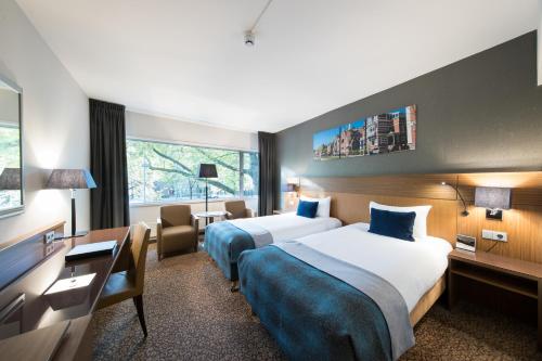 Deluxe Double or Twin Room image 5