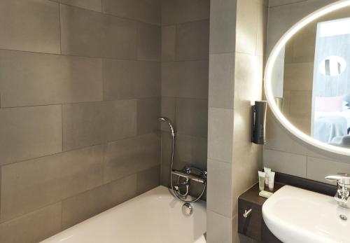 Fosshotel Husavik - image 10