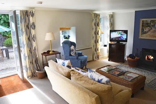 Mews Cottage - image 2