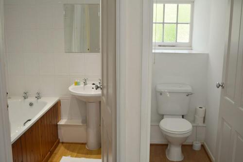 Mews Cottage - image 4