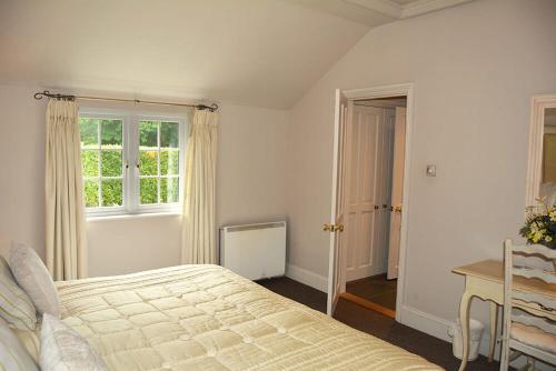 Mews Cottage - image 3