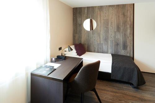 Fosshotel Husavik - image 5