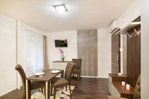 Paulay Downtown Apartments - image 3