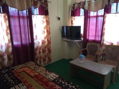 Decent stay near Sanjauli