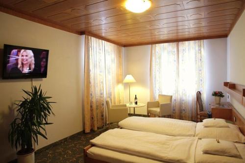 Hotel zur Post 132m von Lam entfernt