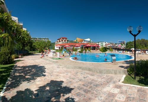 Green Fort Apartments Set in a prime location of Sveti Vlas, Green Fort Apartments puts everything the city has to offer just outside your doorstep. The property offers guests a range of services and amenities designed to 