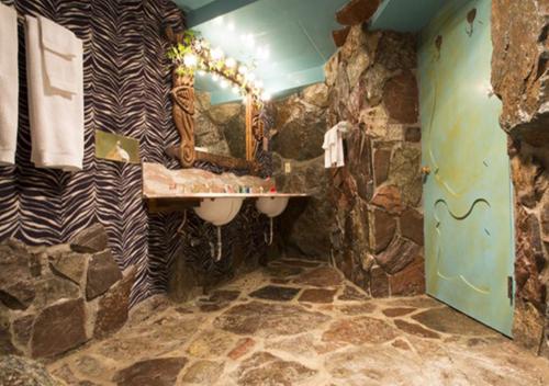 117823575 Madonna Inn
