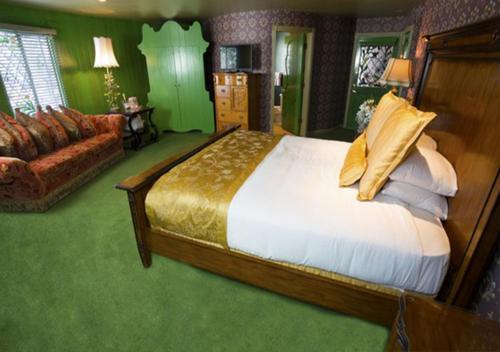 117824898 Madonna Inn