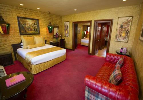 117825373 Madonna Inn