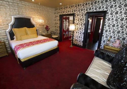 117825465 Madonna Inn